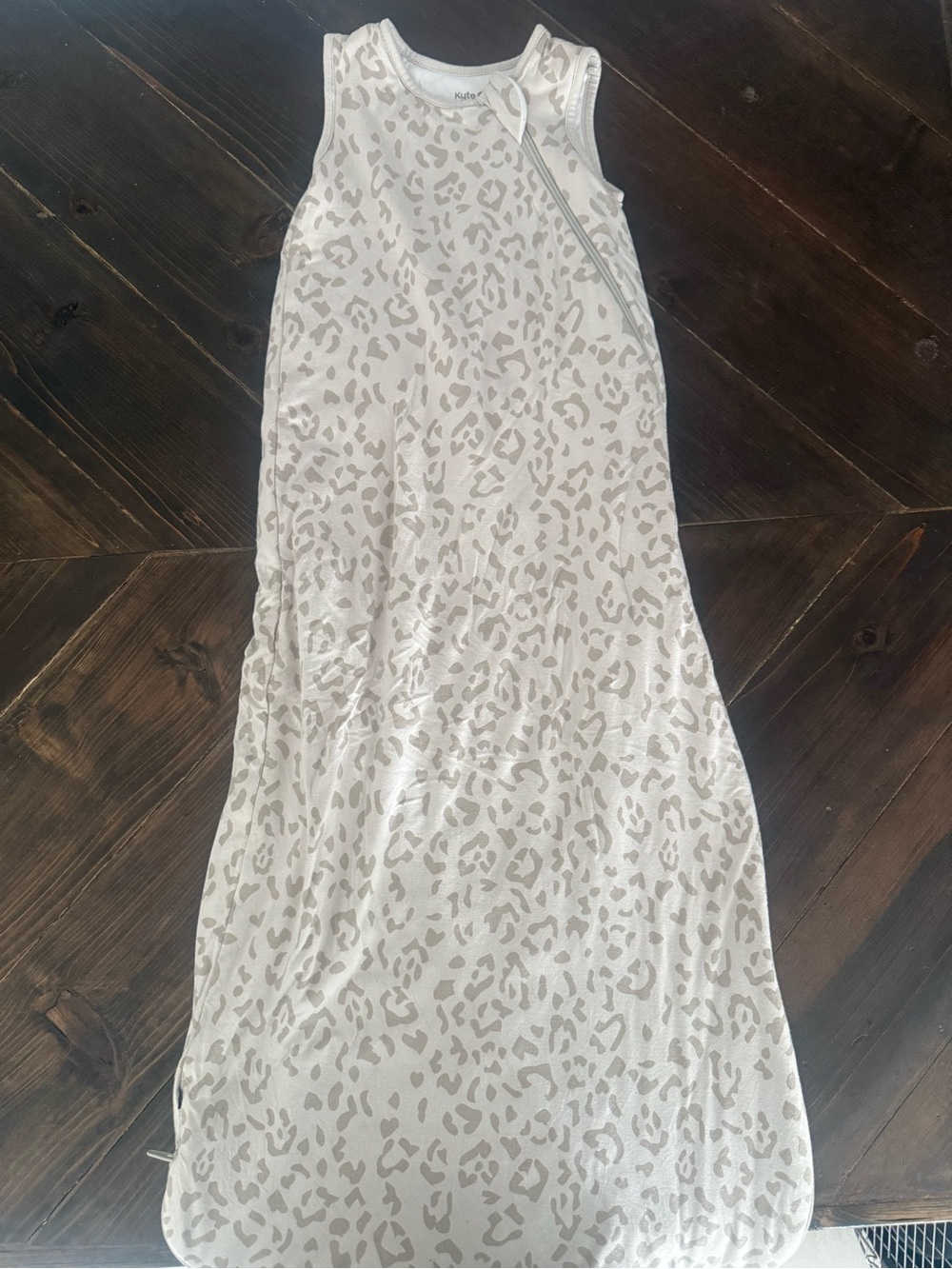 Kyte Baby Bamboo Sleep Sack in Oat Leopard Size Large 1.0 Tog